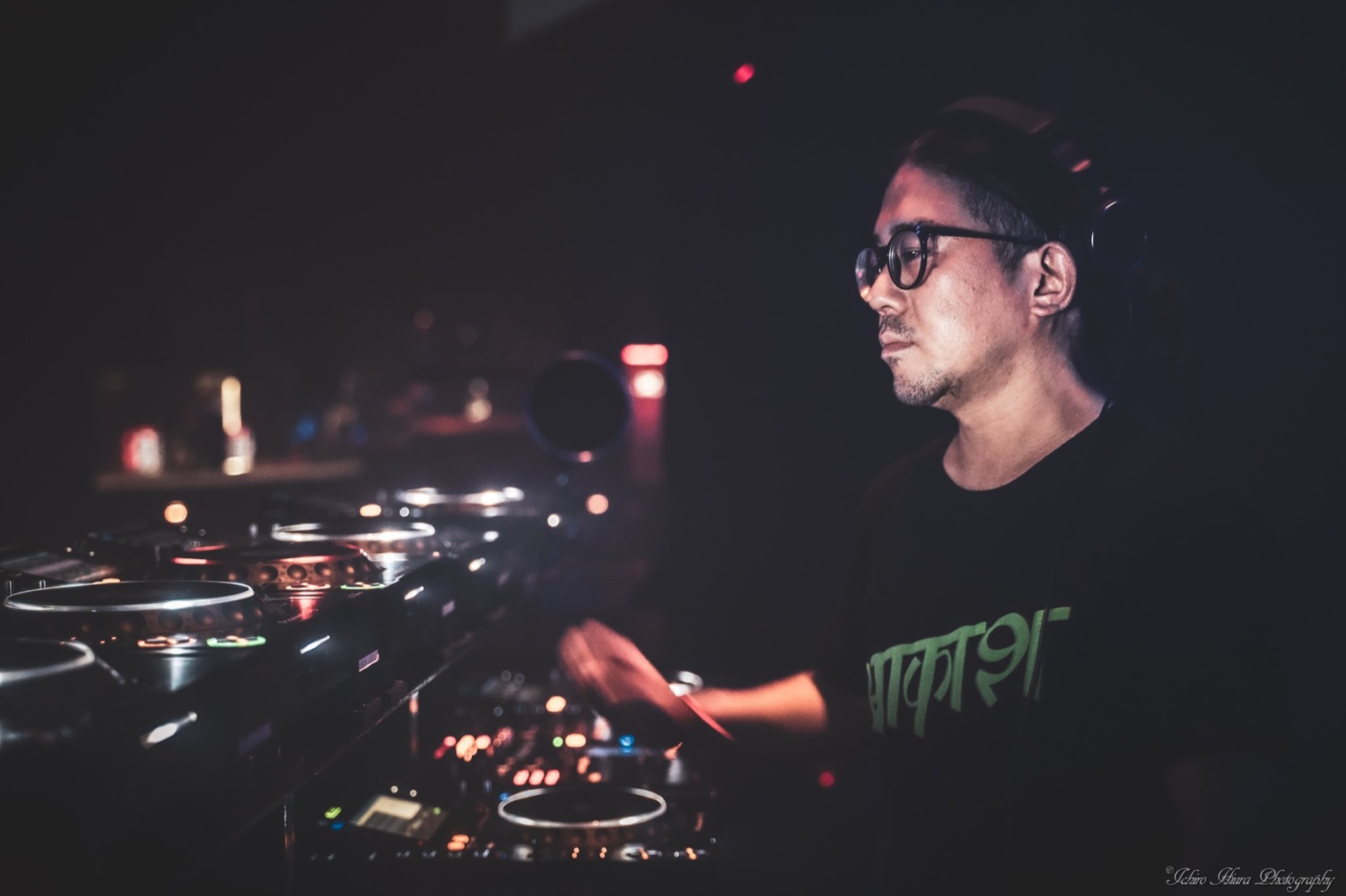 DJ ブースの TAKAMI